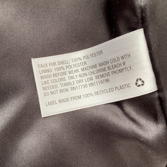 Cat & Jack Faux Fur Black Cropped Vest - Picture 3 of 5